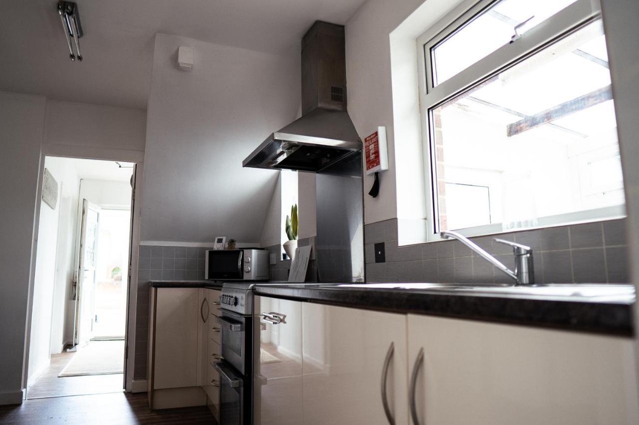 Large 4 Bedroomproperty Driveway And 3 Bathrooms Burton Latimer Dış mekan fotoğraf